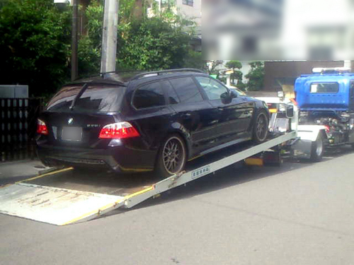 BMW E61 525i レッカー入庫.jpg